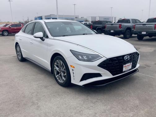 2022 Hyundai SONATA SEL