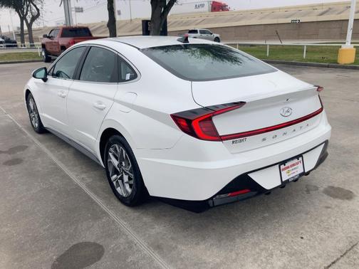 2022 Hyundai SONATA SEL