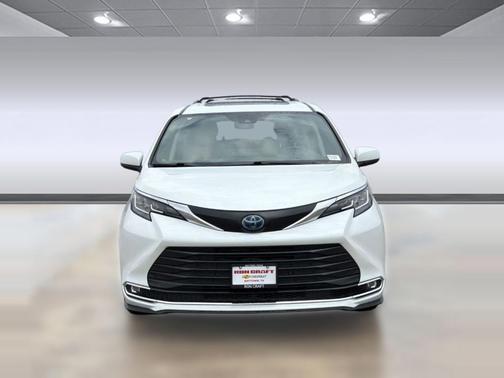 Ice Cap 2023 Toyota Sienna XLE