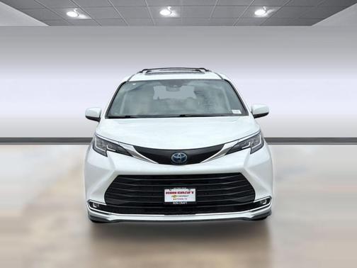 Ice Cap 2023 Toyota Sienna XLE