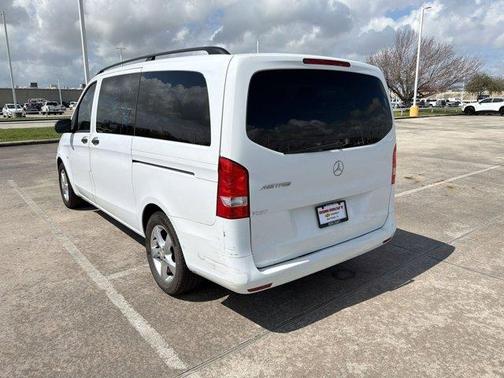 2016 Mercedes-Benz Metris Base