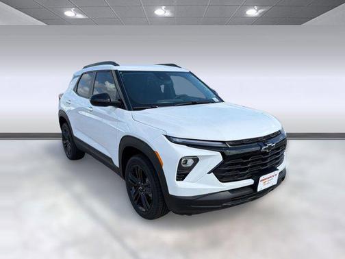 Summit White 2026 Chevrolet Trailblazer LT