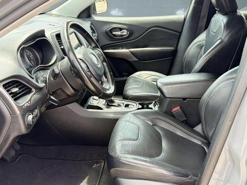 Sting-Gray Clearcoat 2021 Jeep Cherokee Latitude Lux