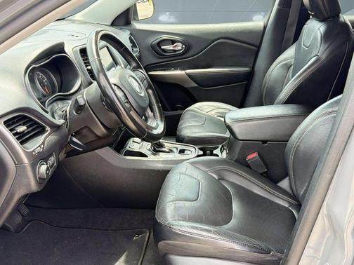 Sting-Gray Clearcoat 2021 Jeep Cherokee Latitude Lux