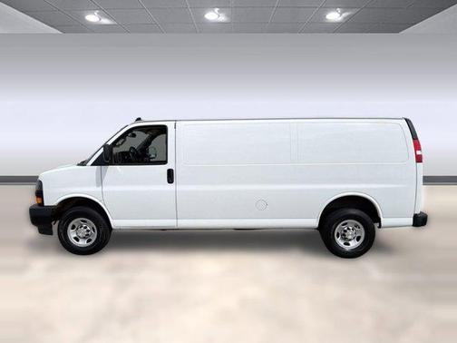 Summit White 2022 Chevrolet Express 3500 RWD 3500 Extended Wheelbase WT