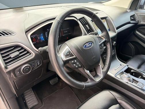Iconic Silver Metallic 2020 Ford Edge SEL