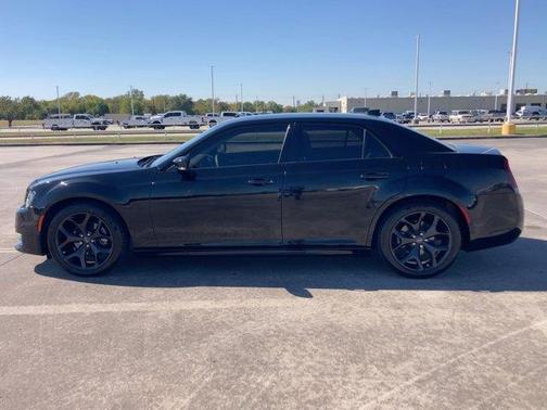 2022 Chrysler 300 Touring