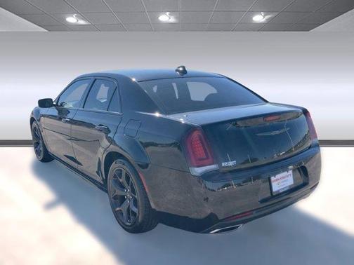 2022 Chrysler 300 Touring