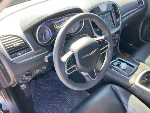 2022 Chrysler 300 Touring