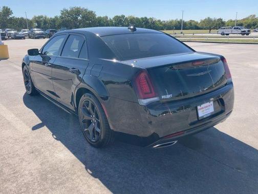 2022 Chrysler 300 Touring