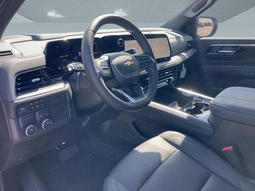 2025 Chevrolet Suburban LT