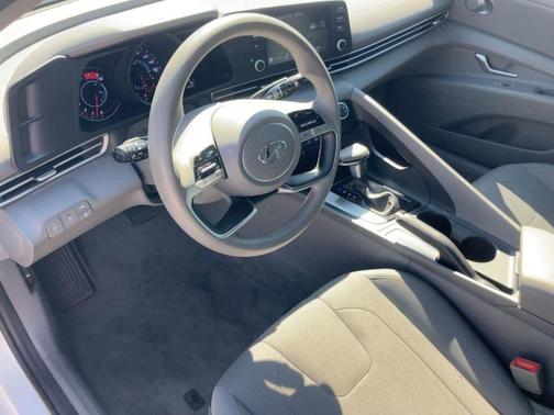 2021 Hyundai ELANTRA SE