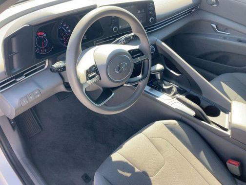 2021 Hyundai ELANTRA SE