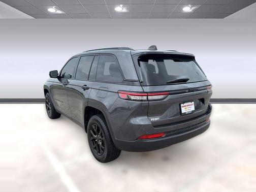 Baltic Gray Metallic Clearcoat 2024 Jeep Grand Cherokee Altitude