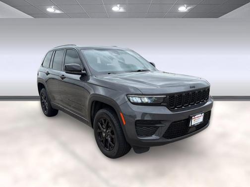 Baltic Gray Metallic Clearcoat 2024 Jeep Grand Cherokee Altitude