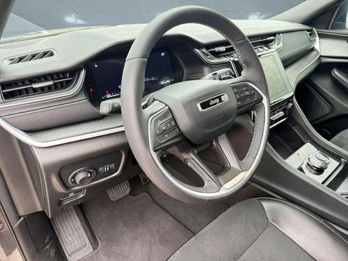 Baltic Gray Metallic Clearcoat 2024 Jeep Grand Cherokee Altitude
