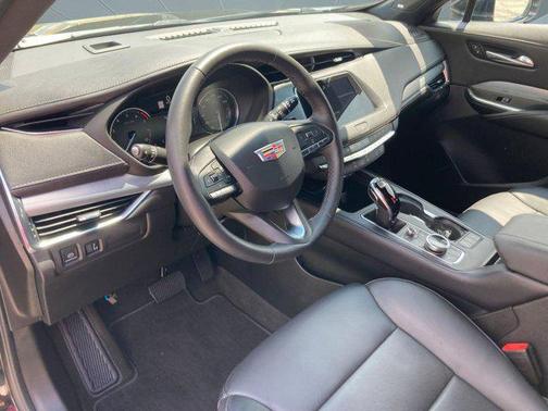 2022 Cadillac XT4 Premium Luxury