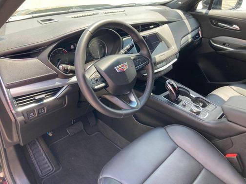 2022 Cadillac XT4 Premium Luxury