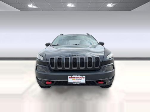 Brilliant Black Crystal Pearlcoat 2014 Jeep Cherokee Trailhawk