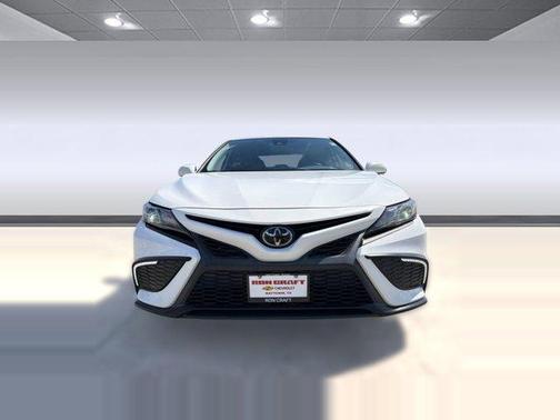 White 2022 Toyota Camry SE