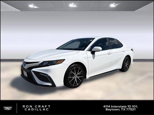 White 2022 Toyota Camry SE