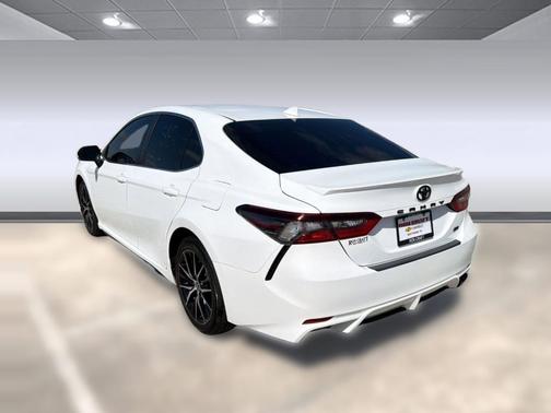 White 2022 Toyota Camry SE
