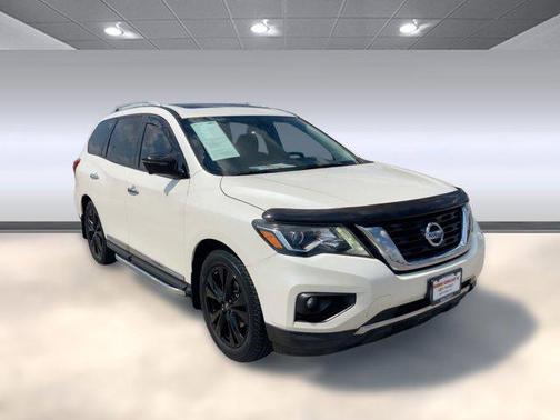 2017 Nissan Pathfinder Platinum