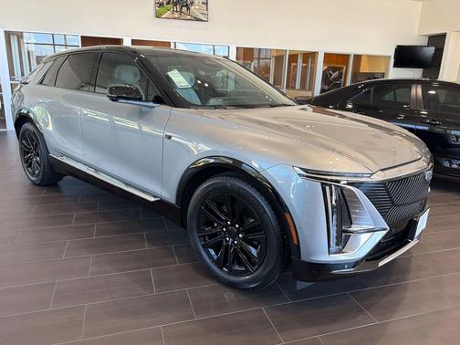 Argent Silver Metallic 2025 Cadillac LYRIQ Luxury