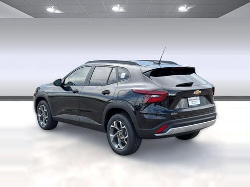Mosaic Black Metallic 2026 Chevrolet Trax LT
