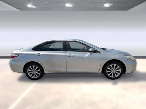 Celestial Silver Metallic 2016 Toyota Camry XLE