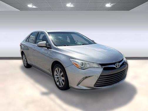 Celestial Silver Metallic 2016 Toyota Camry XLE