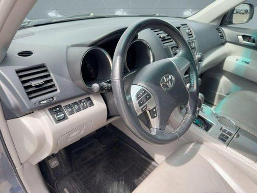 2013 Toyota Highlander SE