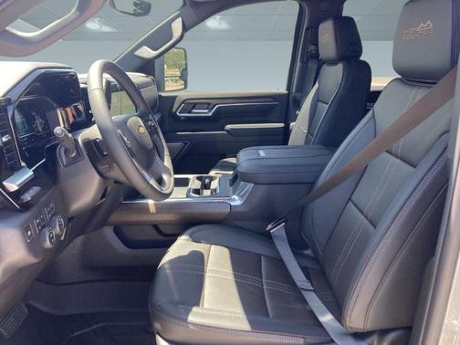 2025 Chevrolet Silverado 3500 High Country