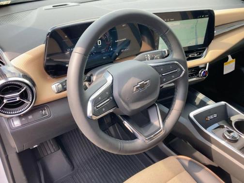 Polar White Tricoat 2026 Chevrolet Equinox FWD ACTIV