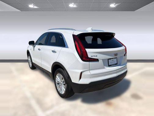 Crystal White Tricoat 2024 Cadillac XT4 Luxury