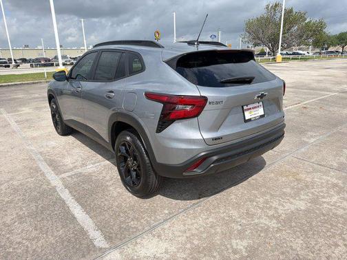 Sterling Gray Metallic 2026 Chevrolet Trax LT
