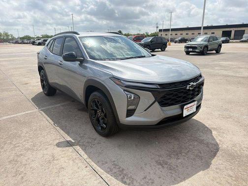 Sterling Gray Metallic 2026 Chevrolet Trax LT