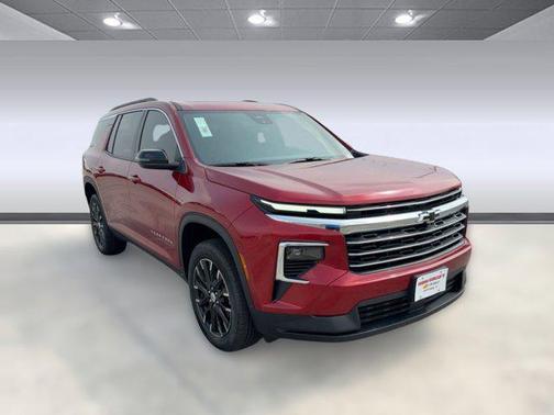 Radiant Red Tintcoat 2026 Chevrolet Traverse LT