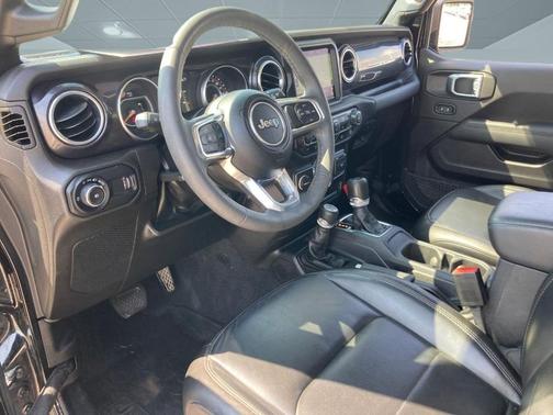 2023 Jeep Wrangler 4-Door Sahara Altitude 4x4