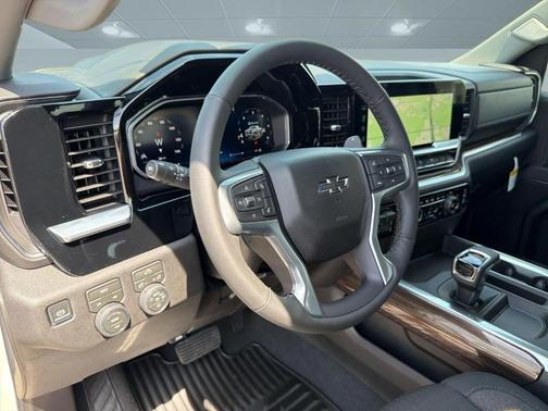 White Sands 2026 Chevrolet Silverado 1500 RST