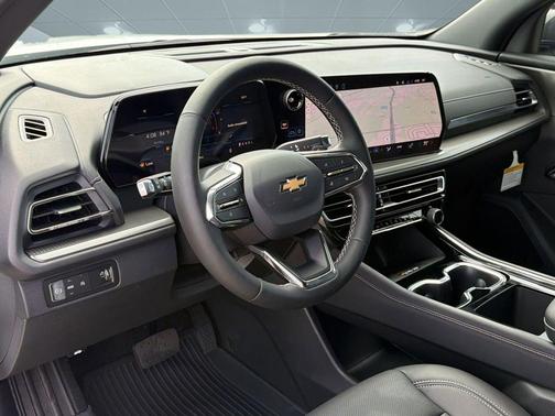 Summit White 2026 Chevrolet Traverse LT