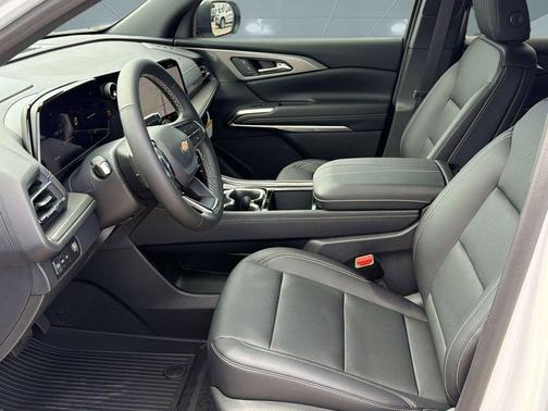 Summit White 2026 Chevrolet Traverse LT