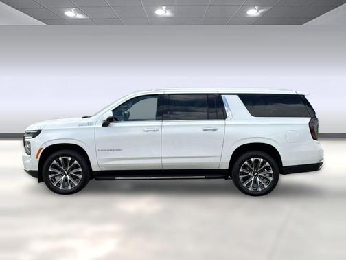 Iridescent Pearl Tricoat 2025 Chevrolet Suburban 4WD High Country