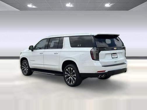 Iridescent Pearl Tricoat 2025 Chevrolet Suburban 4WD High Country