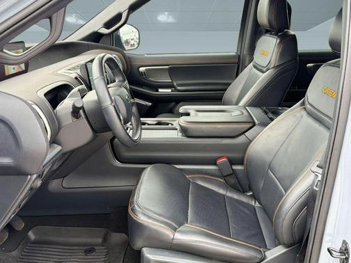 Glacier Gray Metallic TriCoat 2025 Ford Expedition Tremor