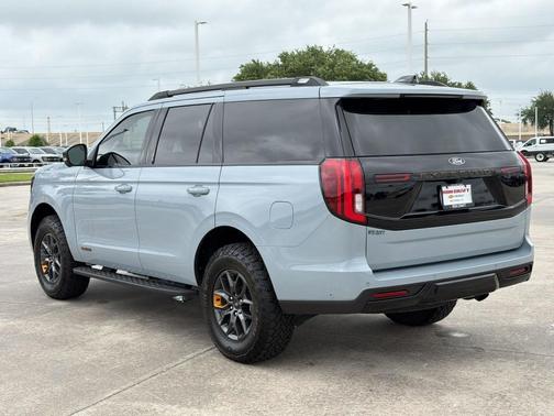 Glacier Gray Metallic TriCoat 2025 Ford Expedition Tremor