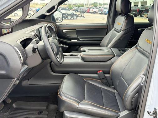 Glacier Gray Metallic TriCoat 2025 Ford Expedition Tremor