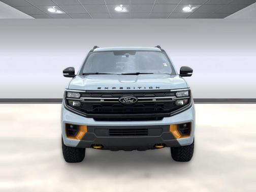 Glacier Gray Metallic TriCoat 2025 Ford Expedition Tremor