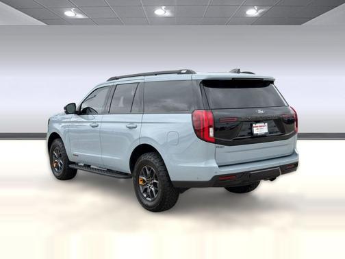 Glacier Gray Metallic TriCoat 2025 Ford Expedition Tremor