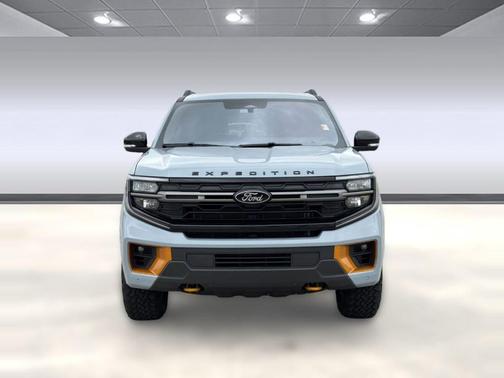 Glacier Gray Metallic TriCoat 2025 Ford Expedition Tremor